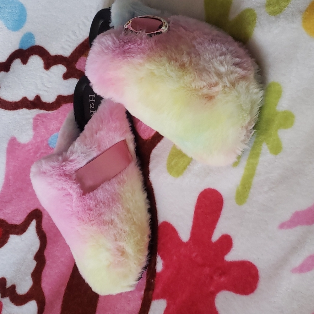 pastel rainbow furry slippers - Picture 2 of 8